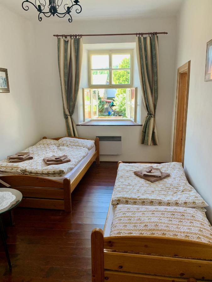 Zámek Mokrosuky Exterior foto